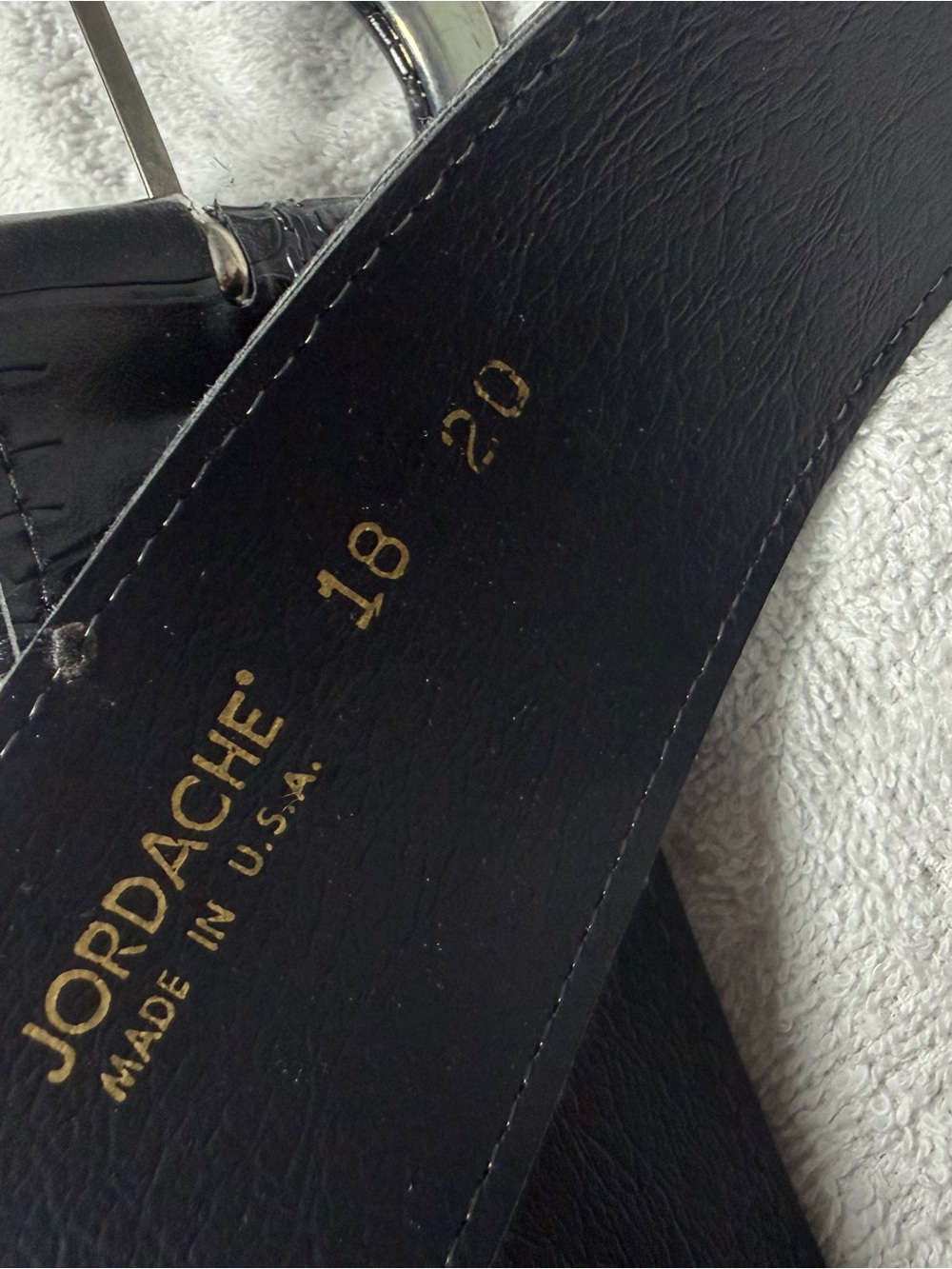 Black Croc-Embossed Leather Belt with Rounded Buckle 18 - Picture 5 of 6